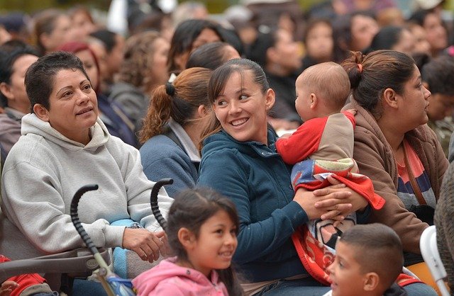 Madrid sale a la calle para defender su educación: “Somos los que menos cobramos de España” – EL PAÍS — Análisis para Familias de Madrid