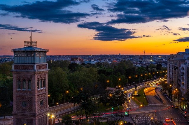 Torrejón consigue un pleno de colegios climatizados: los municipios luchan contra el calor ante la parálisis del Gobierno de Ayuso – EL PAÍS — Análisis para Familias de Madrid