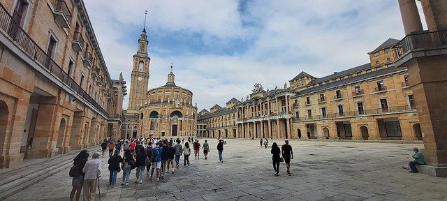 Las Mejores Universidades Online de España para Estudiar desde Madrid
