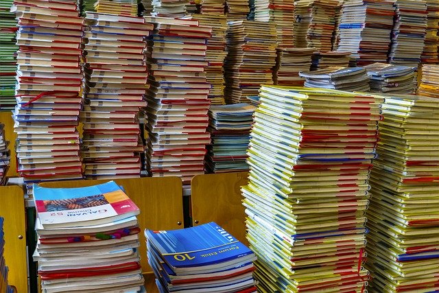 Libros de Texto de Segunda Mano en Madrid: Tiendas, Apps y Grupos de Facebook