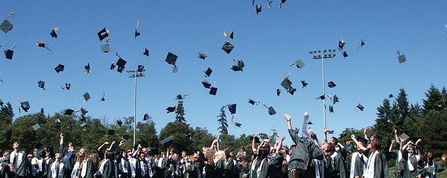 Oposiciones a Secundaria en Madrid: Temario, Plazas y Academias que Preparan