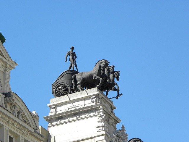 Oposiciones de Enfermería en Madrid 2025: Convocatoria, Temario y Preparación