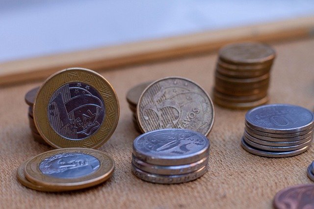 Cuánto Cobra un Maestro en España: Sueldos por Comunidad Autónoma en 2025