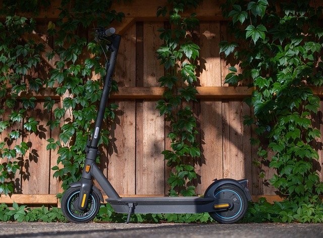 Patinete Eléctrico para Ir al Colegio en Madrid: Normativa y Consejos de Seguridad