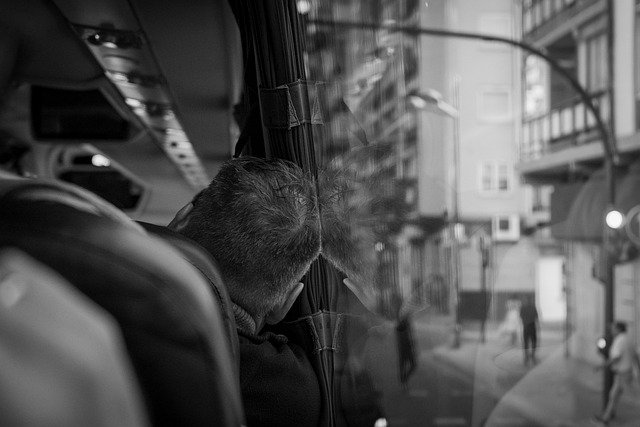 Bonificaciones Transporte Público Estudiantes Madrid — Ayuda Equidad Educativa, Reducción Costes Desplazamiento Menores