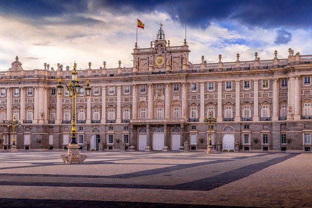 La Comunidad de Madrid lanza un bulo sobre la huelga educativa que desencadena una ola de amenazas contra un colegio público – elDiario.es — Análisis para Familias de Madrid